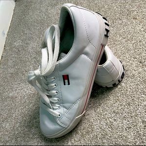 NEW white leather tommy hilfiger sneakers
